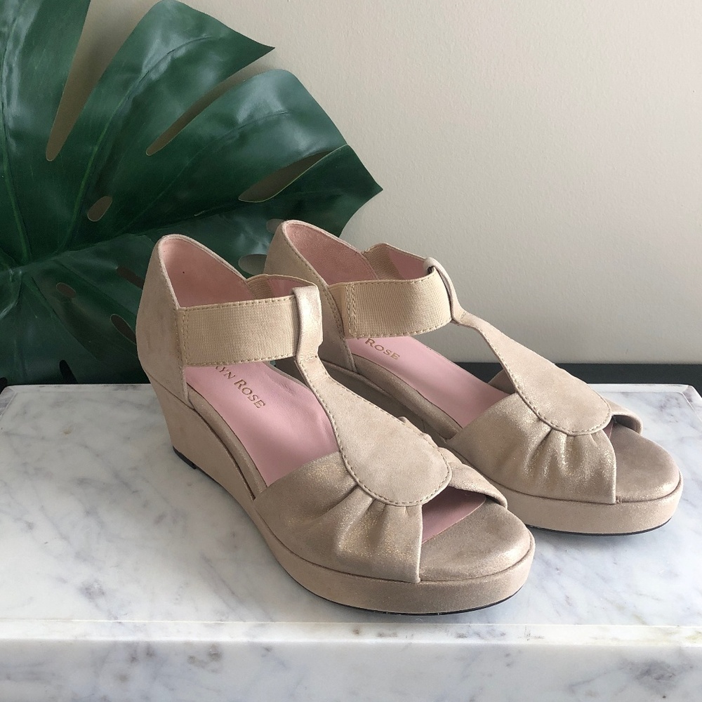 Taryn Rose / Sarin Sandal / Beige / Size 7